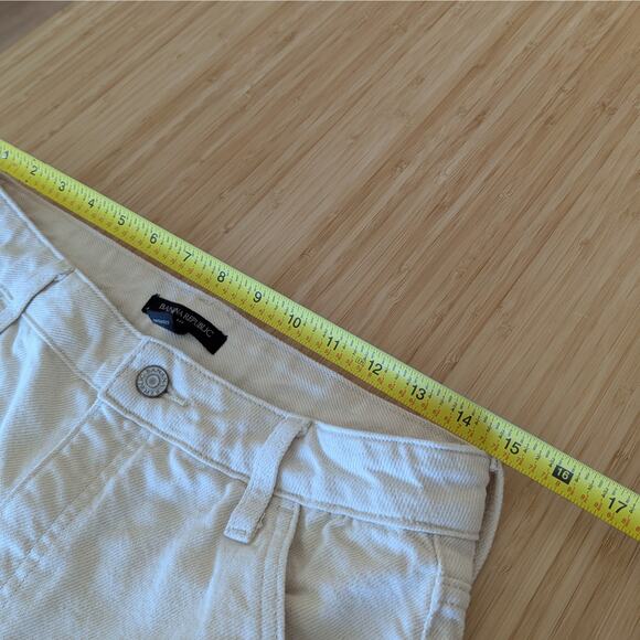 Banana Republic High Rise 100% Cotton Jean Shorts in Ecru Cream, size 28/US 6 - Picture 7 of 9